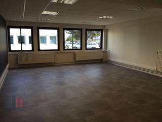 De opslagruimte van 540 m² bevindt zich op een uitstekende locatie nabij de Leuvensesteenweg en de E40 in Zaventem. De loods is uitgerust met...