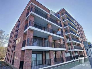 Dit energiezuinige 1 slaapkamer appartement met ondergrondse staanplaats en kelder bevindt zich op de 2de verdieping en maakt deel uit van...