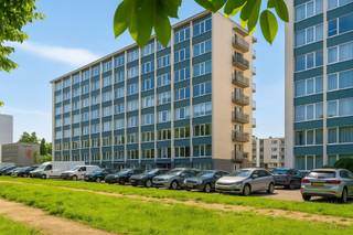 Ontdek waar comfort en uitzicht elkaar ontmoeten!Op zoek naar een aangenaam appartement?Dit unieke pand biedt u:Een lichte, ruime living met prachtig...