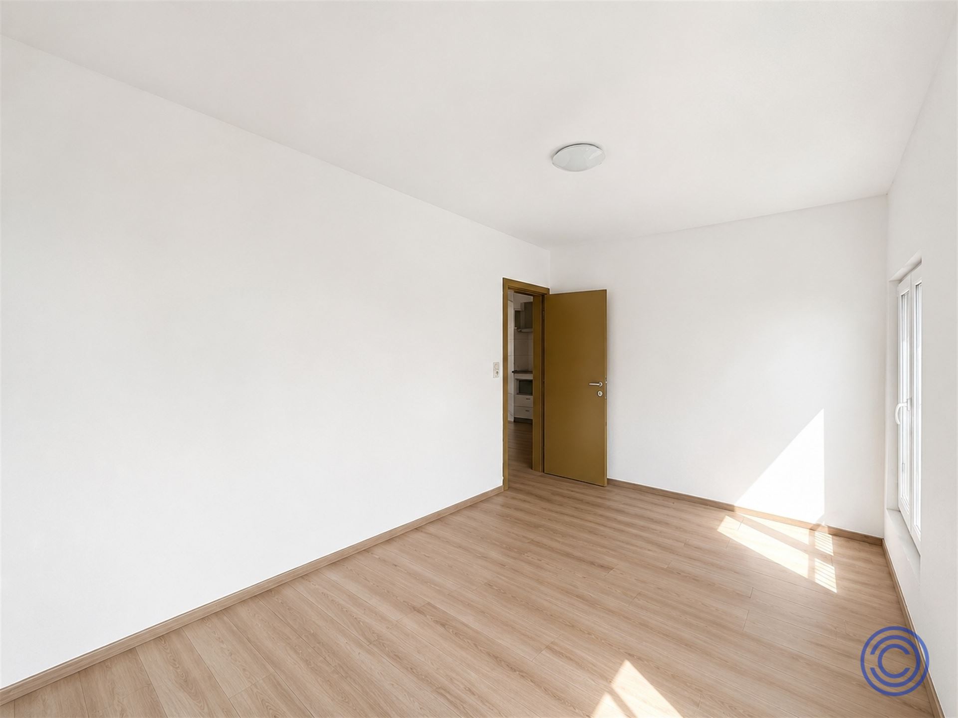 Licht op te frissen 1-slpk appartement in centrum Antwerpen! - foto 5