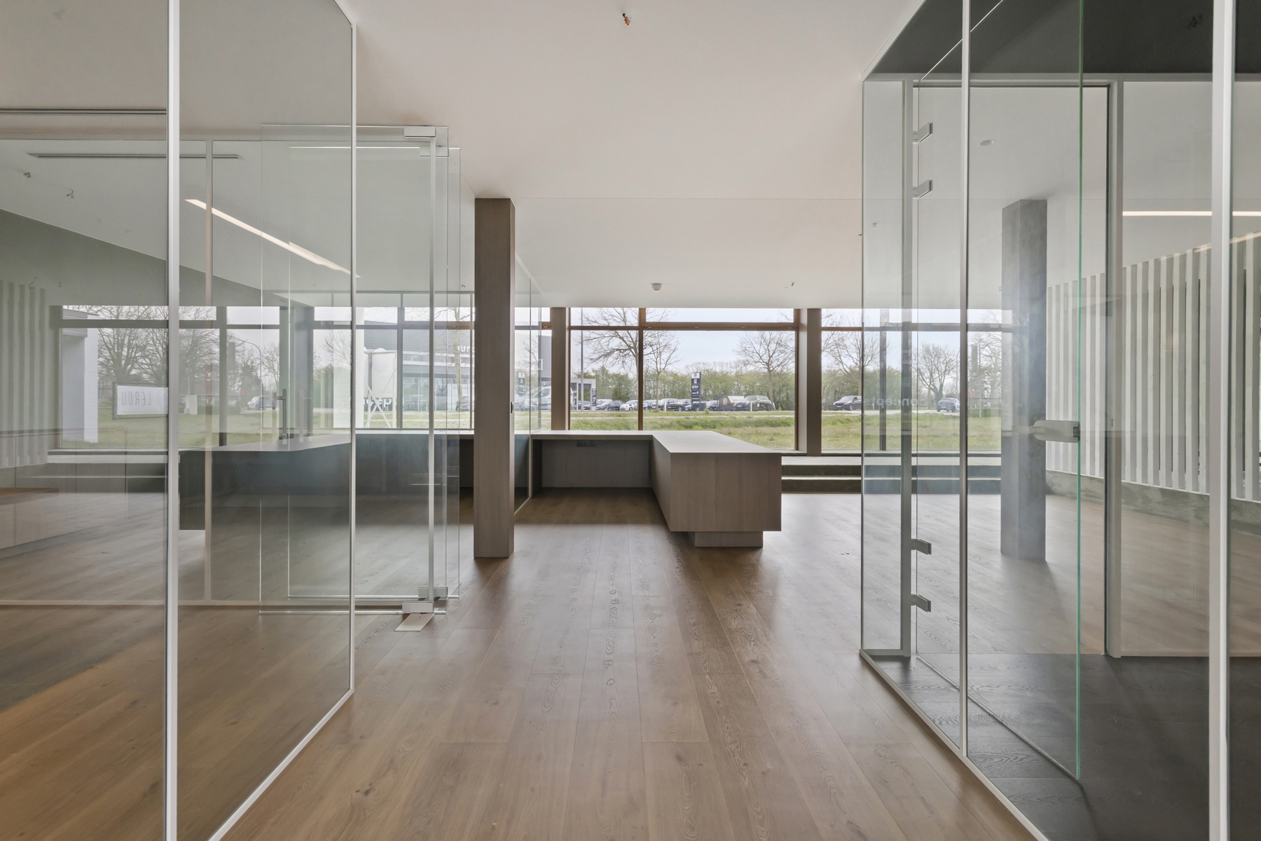Exclusieve en centraal gelegen handelsruimtes in Loppem - foto 4