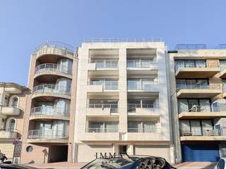 Ruim en breed appartement nabij het Rubensplein te Knokke, gekenmerkt door een stijlvolle afwerking en een doordachte indeling. Bij binnenkomst...