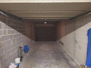 Ruime garagebox op niveau -2 EN staanplaats tegenover de garagebox. Contacteer ons voor een afspraak!