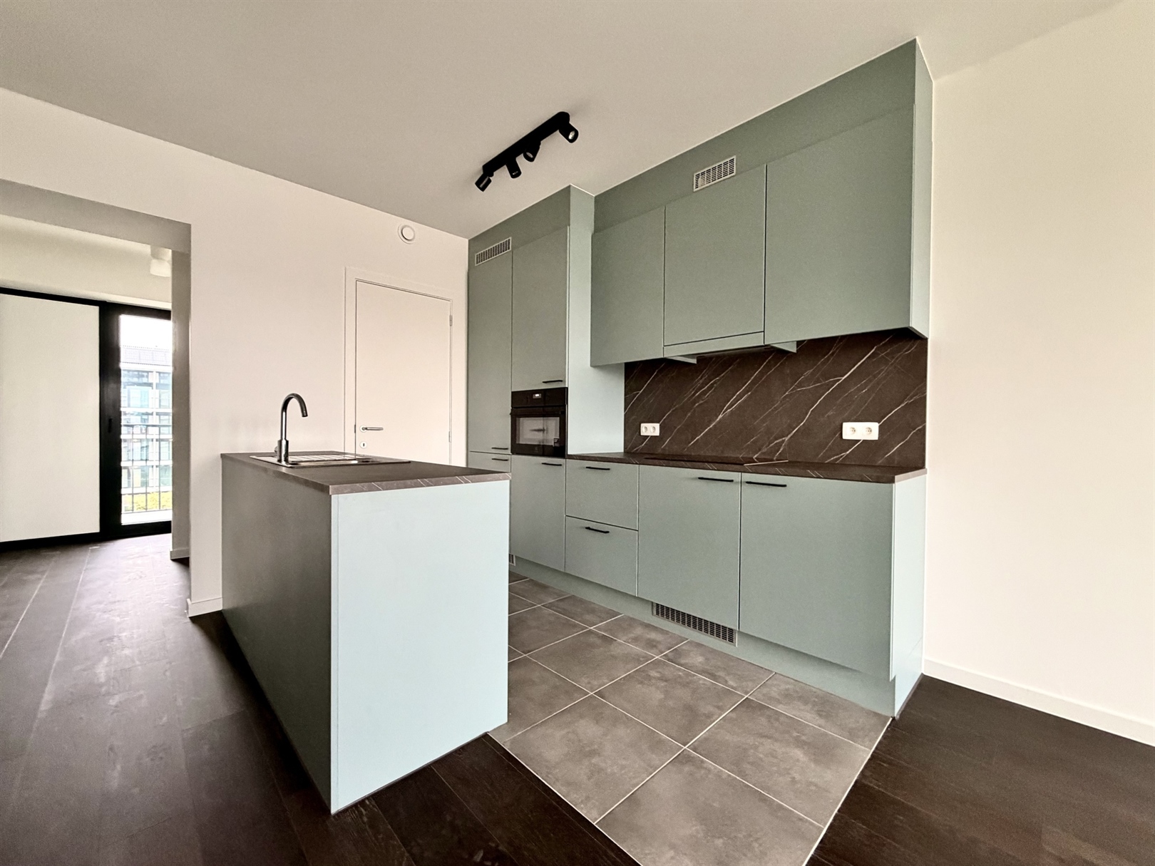 Noord ∣ Stijlvol nieuwbouwappartement met 2 slaapkamers + P - foto 4