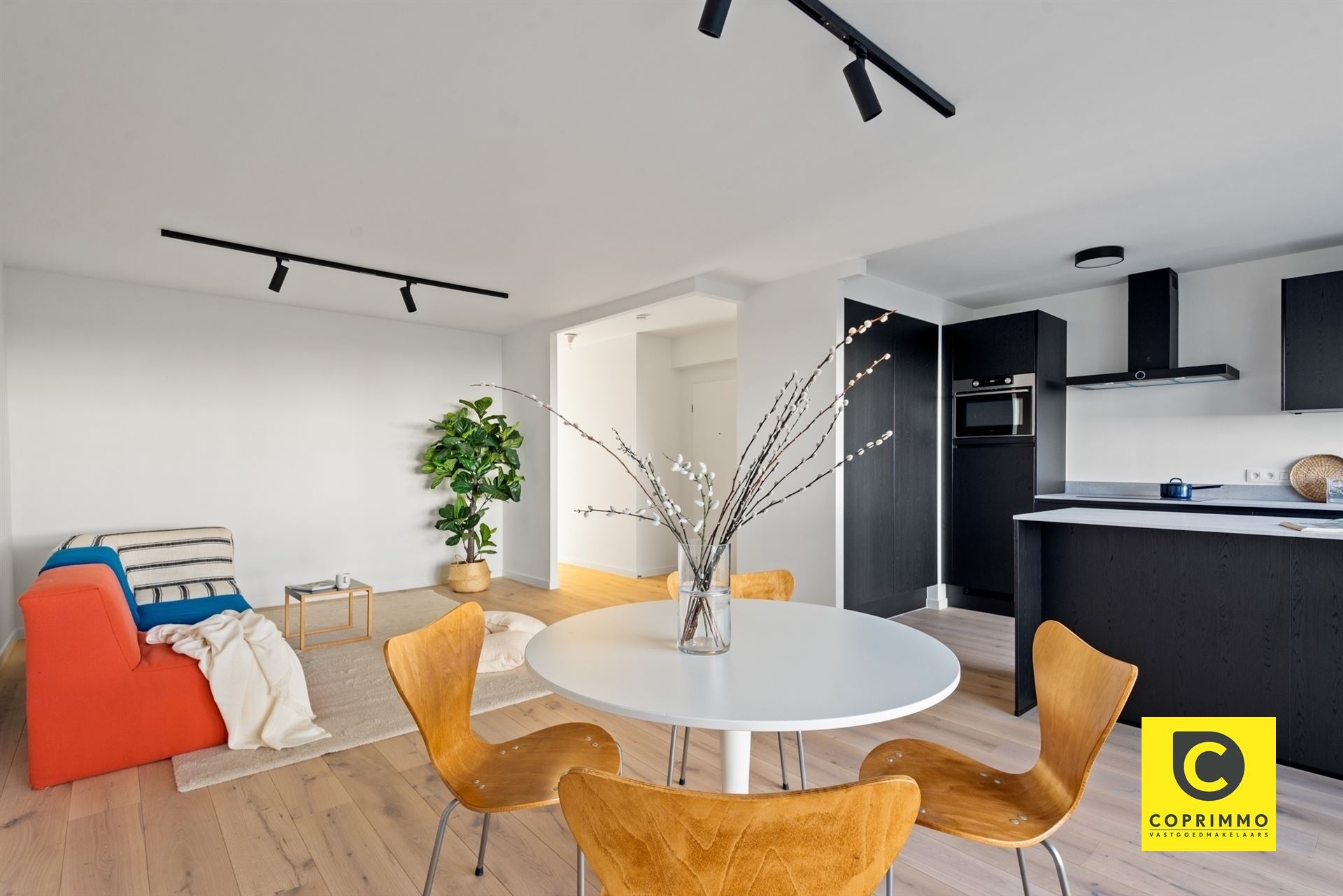 Gerenoveerd 2 slaapkamer app met 2 terrassen! - foto 4