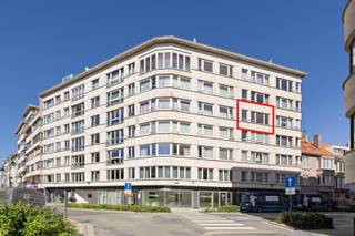 Oostende: Lichtrijk, instapklaar appartement met terras te koop!In het bruisende centrum van Oostende, op wandelafstand van winkels, restaurants,...