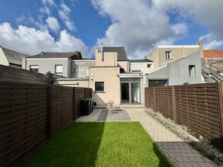 Cette maison familiale entièrement rénovée est située dans un excellent endroit, à distance de marche du centre-ville et à proximité des...