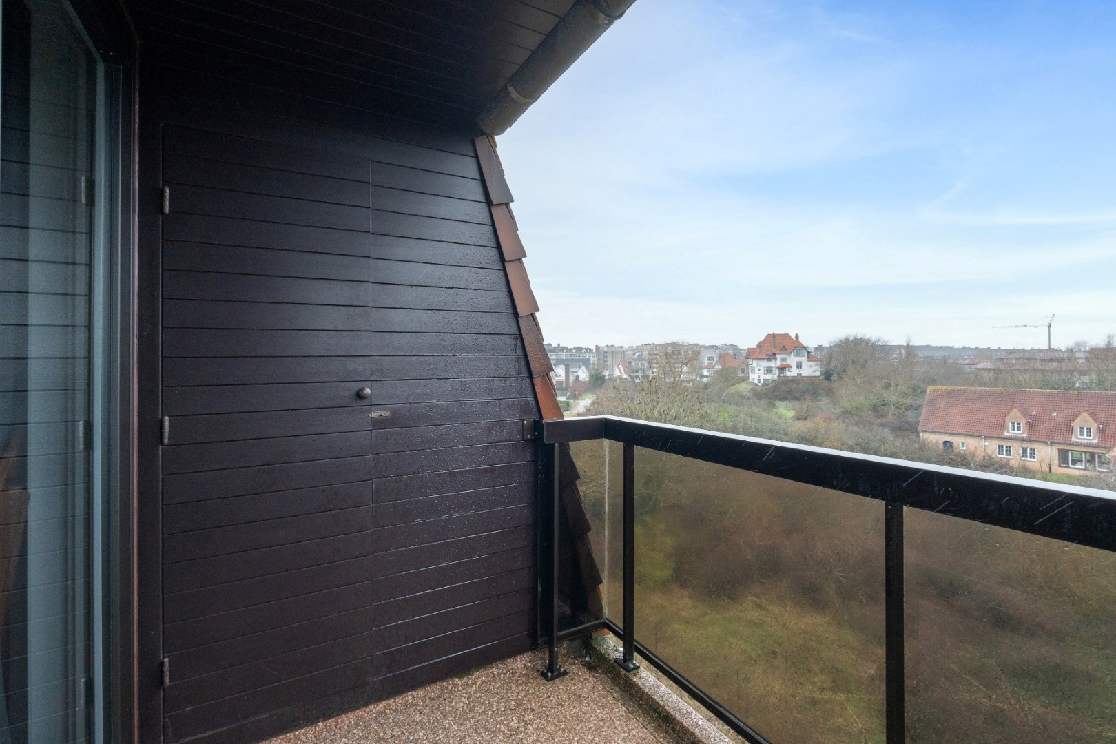 STUDIO MEUBLE MODERN AVEC COIN A DORMIR A QUELQUES PAS DE LA MER - photo 4