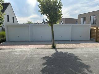 Afgesloten garagebox te koop in Snaaskerke lot 7<br />Hoogte 205 cm<br />Breedte 245 cm<br />Diepte 565 cm<br />
