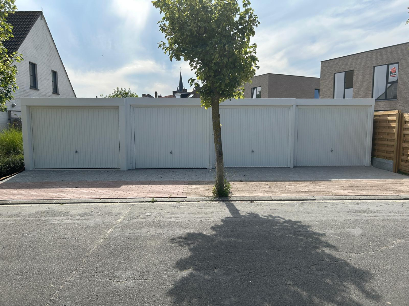 Afgesloten garagebox te koop in Snaaskerke lot 7Hoogte 205 cmBreedte 245 cmDiepte 565 cm
