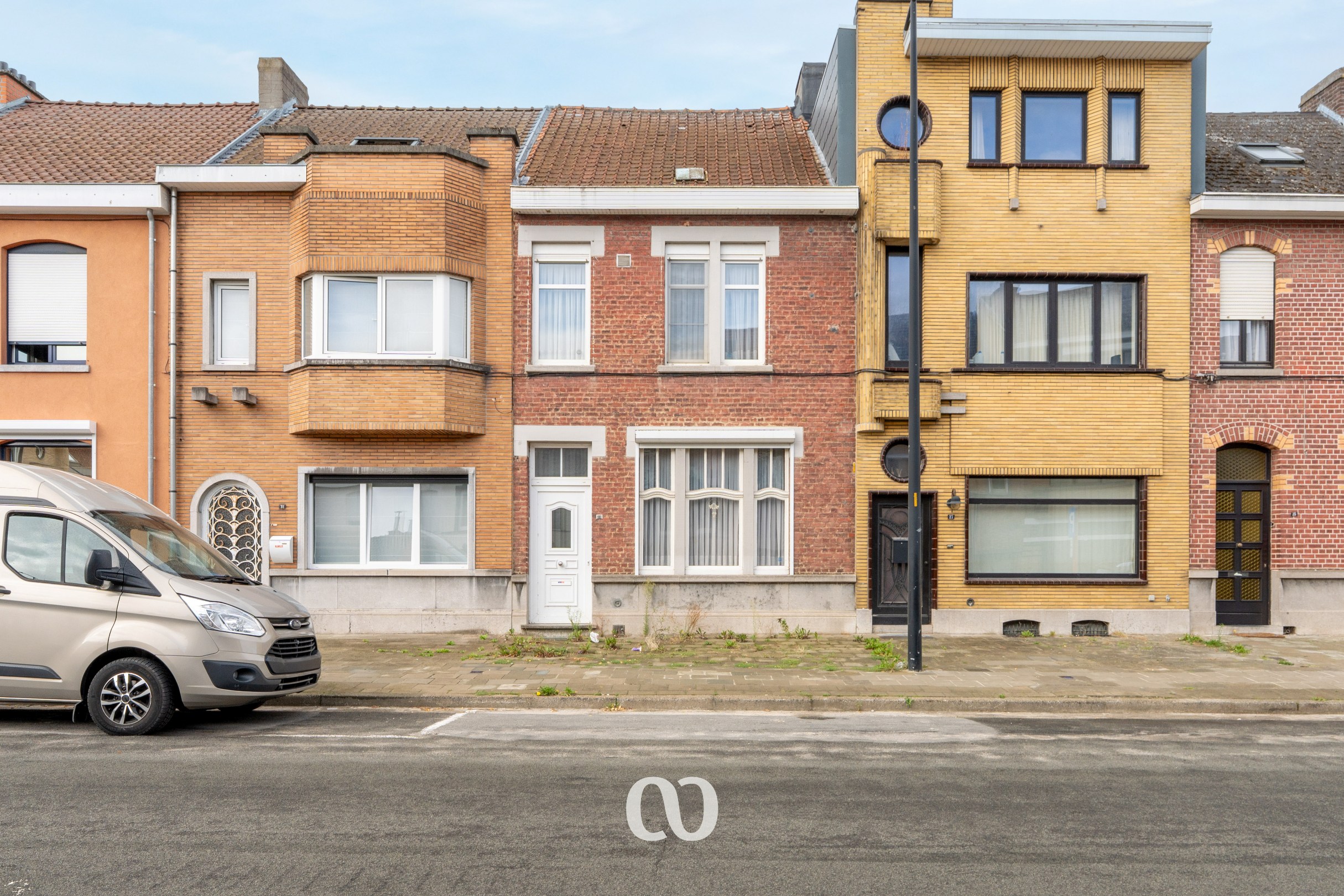 Ruime woning op centrale ligging te Ronse - foto 1