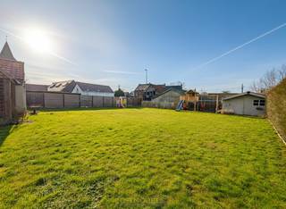 MAISON PRÊTE À EMMÉNAGER avec 4 CHAMBRES, située dans le CENTRE DU VILLAGE d'Arc (Wattripont) sur un TERRAIN SPACIEUX d'environ 905 m². Cette...