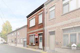 In het pittoreske stadscentrum van Zoutleeuw bevindt zich deze charmante stadswoning met tal van mogelijkheden. De woning ligt op...