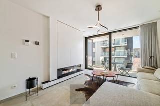 This stylish and energy-efficient flat is situated in a prime location in Nieuwpoort-Bad, within the small-scale Robbe Douce residential complex (built in 2019). Situated at 7 Goethalsstraat, a quiet side street off both the high street and the seafront promenade, you can enjoy the perfect combination of tranquillity and vibrancy here, with the sea literally just round the corner.<br />The flat welcomes you into a spacious entrance hall with a separate guest toilet. The light-filled living area features large windows opening onto the sunny terrace facing the street, where you can also enjoy a pleasant side view of the sea. The cosy sitting area is fitted with an atmospheric gas fireplace, whilst the modern open-plan kitchen is fully equipped with high-quality AEG built-in appliances, including a combi-steam oven.<br />The flat also features two full-sized bedrooms. The second bedroom provides direct access to a second, quietly situated terrace. The stylish bathroom is fitted with a double washbasin and a spacious walk-in shower with a rain shower head.<br />Additional highlights include the comfortable ceiling height of 2.50 metres, the connection for a washing machine, the high-quality finish and the fact that the flat is ready to move into.<br />This property also scores highly in terms of energy performance. Thanks to the solar panels installed in both the private and communal areas, the energy-efficient systems and the underfloor heating that can be controlled remotely, you can enjoy optimal living comfort whilst keeping energy consumption low.<br />Finally, a spacious private underground cellar is included, ideal as extra storage space.<br />A unique opportunity for anyone looking for a recently built, luxuriously finished flat in a prime location, just a stone’s throw from the beach, the shops and the lively restaurants of Nieuwpoort-Bad. EPC: 30 kWh/m². Asking price: €649,000