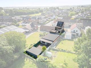In het rustige Peizegem bevindt zich deze halfopen bebouwing met verrassend veel ruimte en mogelijkheden.De woning beschikt over twee volledig...