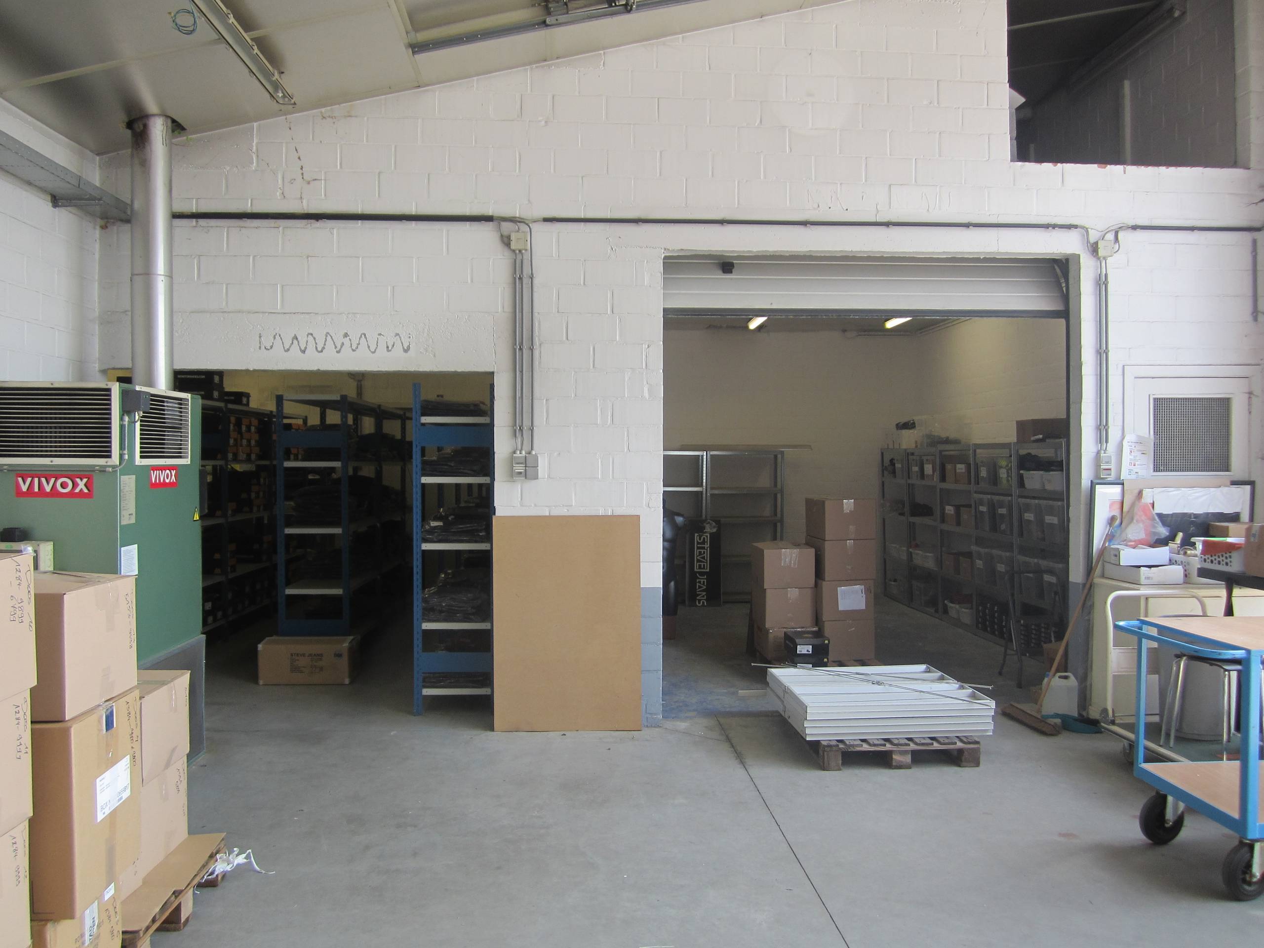 Toonzaal met magazijn te koop - foto 4