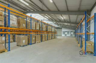 In Tildonk, nabij Haacht, bevindt zich deze gerenoveerde magazijnruimte van ca. 455 m², ideaal voor bedrijven die op zoek zijn naar een functionele...