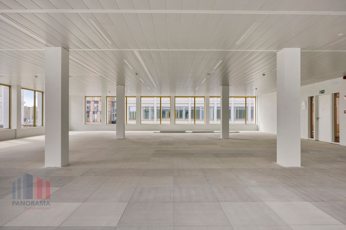 Unique office space in absolutely prime location with visibility of the R4 - photo 3