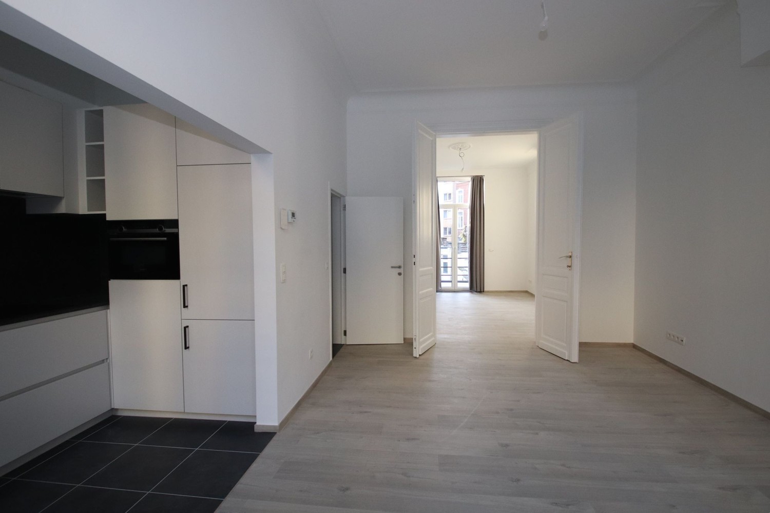 Compleet gerenoveerd appartement nabij het station - photo 3