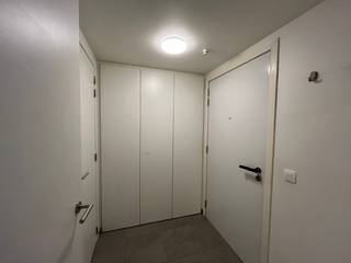 <p>Gemeubeld 1 slaapkamer appartement te huur in een rustige buurt. Het appartement is gelegen in een recent gebouw met een prachtige binnentuin. Lichtrijke ruime living met een mooi terras vooraan van 9m², zongericht. De keuken is ingericht met een frigo met vriesvak, combi-oven, dampkap en elektrische kookplaat. Moderne badkamer met inloopdouche, lavabomeubel en aansluiting voor de wasmachine. Toilet is apart. In de binnentuin hebt u een individuele berghok waar u perfect uw fiets kan in plaatsen. De huurprijs bedraagt €750 aangevuld met €50 forfait algemene onkosten. Het appartement is vrij op 01/08/2026. Ben je geïnteresseerd in dit pand te huur in Oostende? Ga naar de website www.dermul.be, klik op het pand dat je wenst te huren. Via de knop "ik heb interesse" vragen we u kort een profiel in te vullen. Daarna nemen we contact op voor een bezoek. Telefonisch kunnen er geen afspraken gemaakt worden.</p>