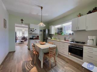 Informatie gebouw gemengd gebruikDit gebouw biedt een combinatie van een ruim magazijn en een comfortabele woning. Het magazijn van ca. 430 m² met...