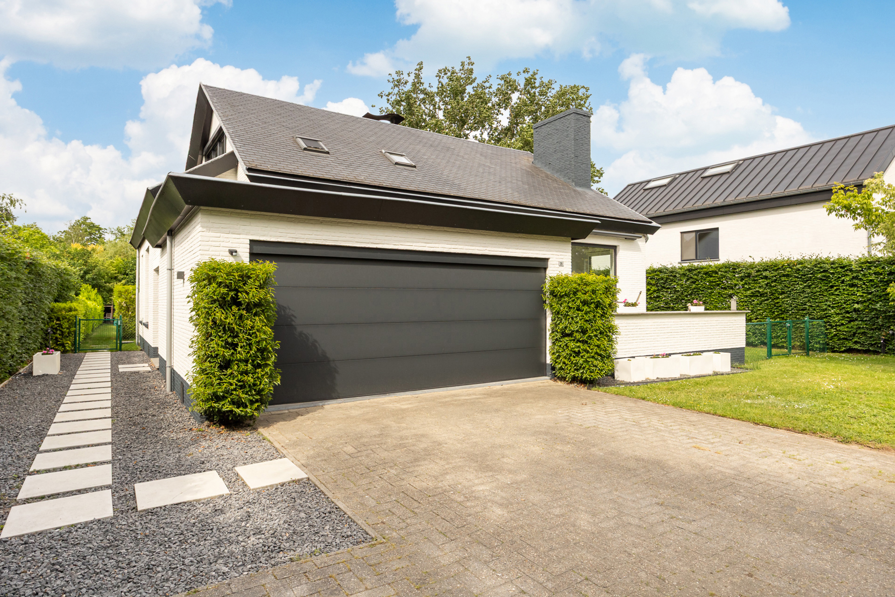 Split-level woning op ca. 1103 m² in een rustige woonwijk - foto 1