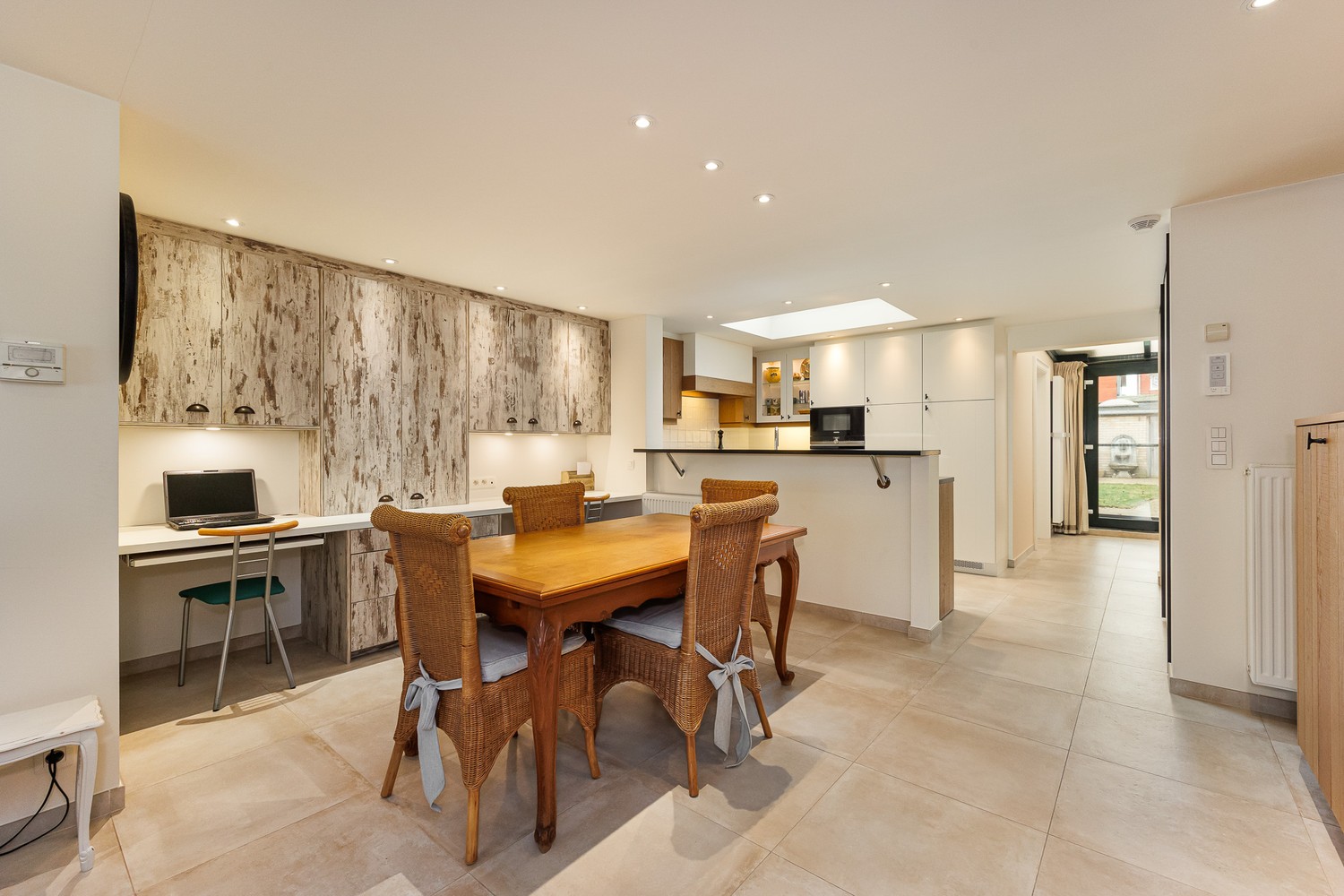 Une maison prête à emménager offrant espace, luminosité et une excellente situation au centre de Schoten. - photo 4