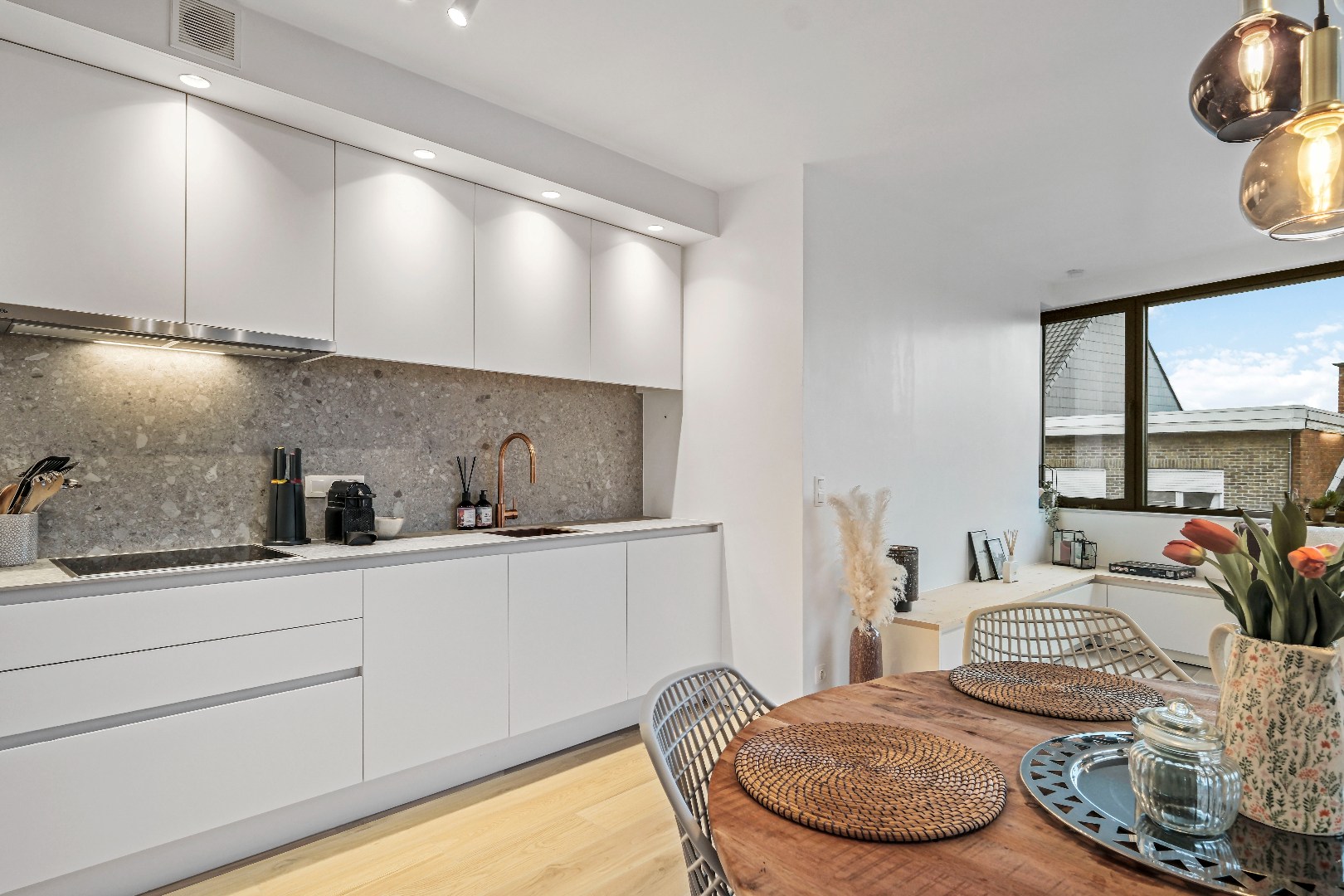 Ready-to-move-in apartment with 2 bedrooms and parking space in the center of Ypres. - photo 4