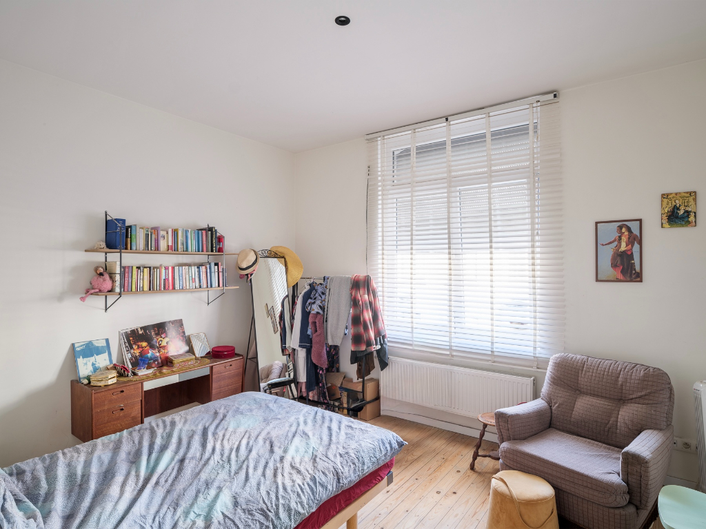 Lichtrijke stadswoning met 3 slaapkamers en buitenruimte, gelegen in een rustige straat op korte afstand van het centrum van Gent. - photo 5