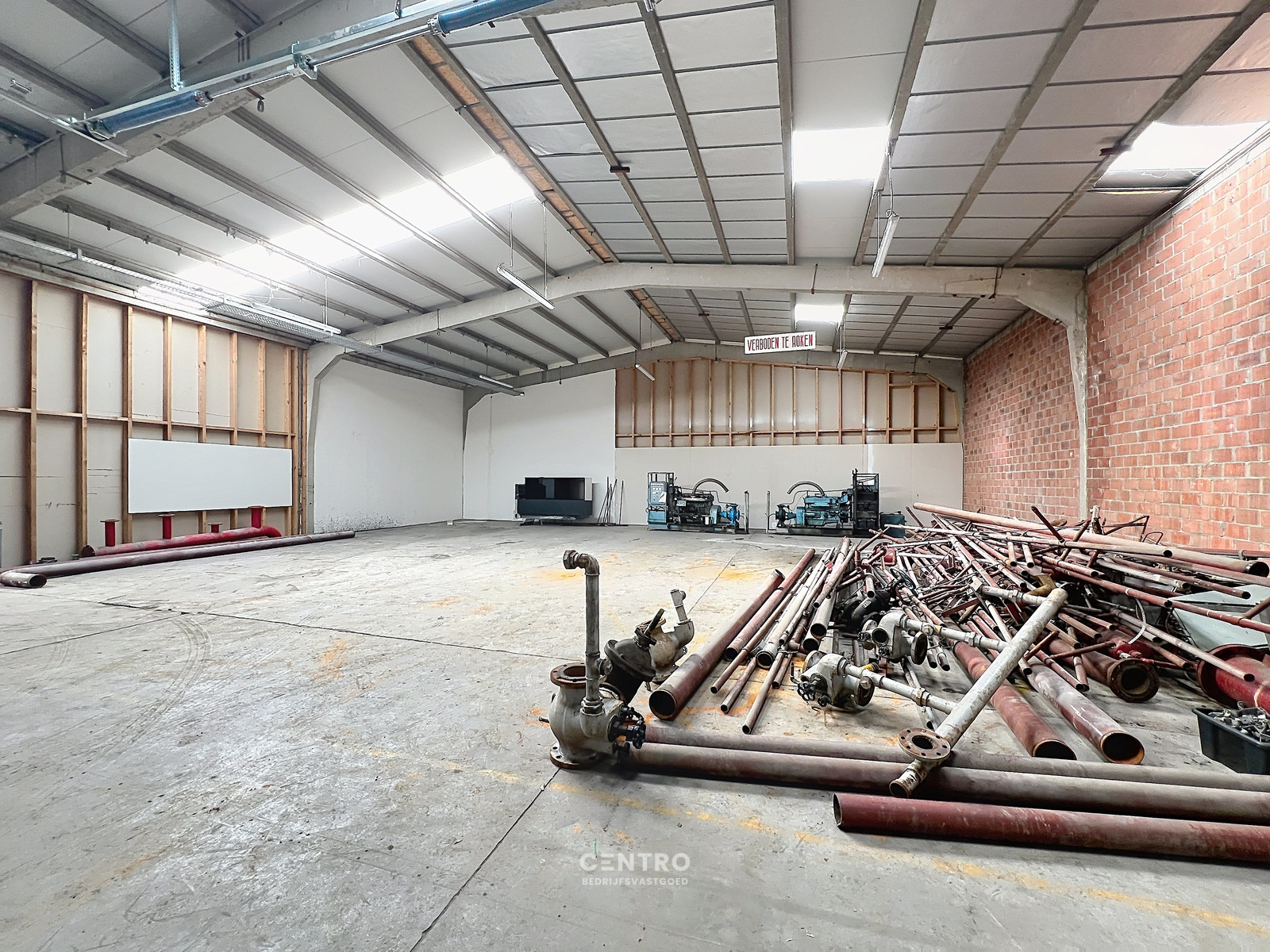 Baanwinkel voor bedrijf (productie, opslag, techniek, recreatie) met bijkomende verkoop naast Lecot, Basic-Fit, Hopsiepops, Eldi, Van Haaren,... vlak bij de RING aan de Poort tot Poperinge ! - foto 5