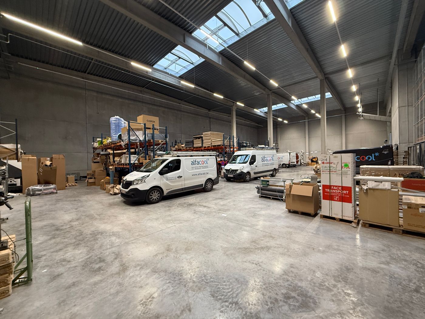 Modern bedrijfsgebouw van 1.347 m² met uitstekende visibiliteit langs E40 - photo 4