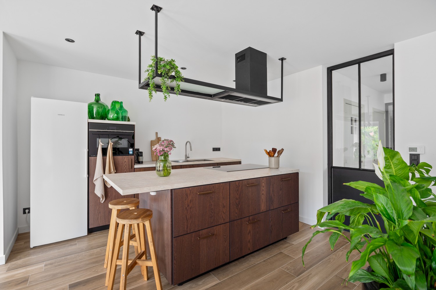 Prachtig gerenoveerd gelijkvloers appartement met zonnige tuin, grote oprit en ruime garagebox - foto 5