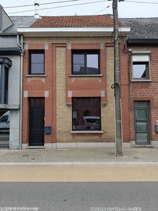 Instapklare en ruime woning te koop in het hart van Denderbelle met gunstige EPC score B.Deze gezellige, moderne woning werd in 2020 gerenoveerd en...
