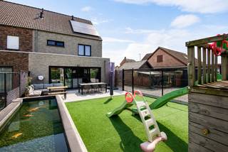 Deze zeer ruime recente instapklare woning bevindt zich in Blaasveld en is gelegen op wandelafstand van natuurdomein Het Broek. Dankzij haar...