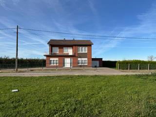 Ruime en verzorgde woning,gelegen op een perceel van 9a60ca in Geetbets.Dewoning ligt in een rustige, landelijke omgeving, omringd door groen ,...