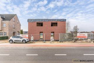 Deze volledig afgewerkte woning combineert hedendaags comfort met energiezuinig wonen. Er is een mogelijkheid tot aankoop aan 6% btw in plaats van...