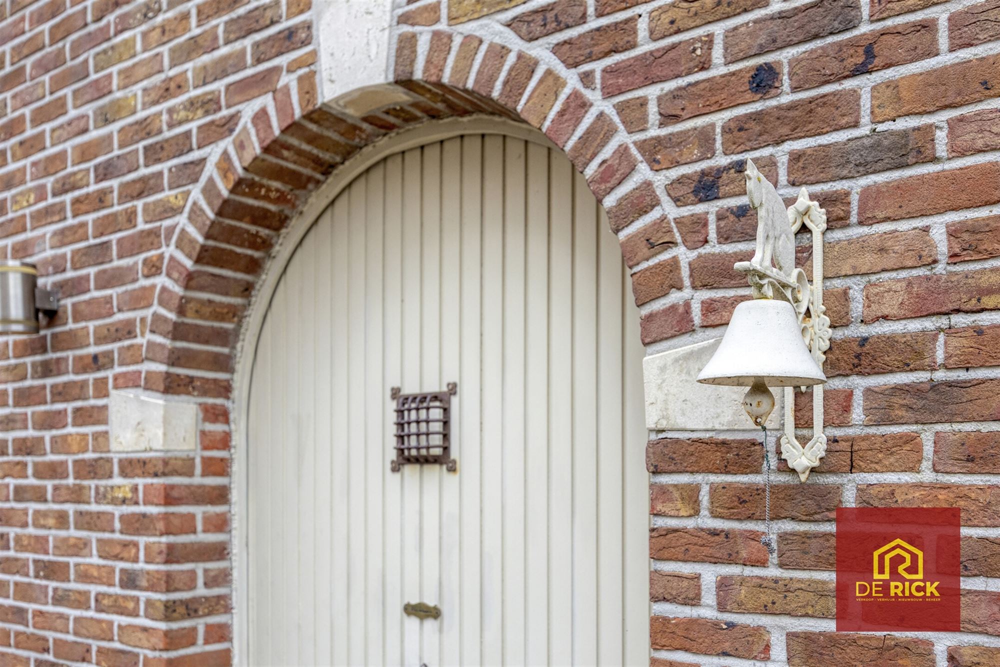 Gunstig gelegen drie gevel woning met garage - foto 2