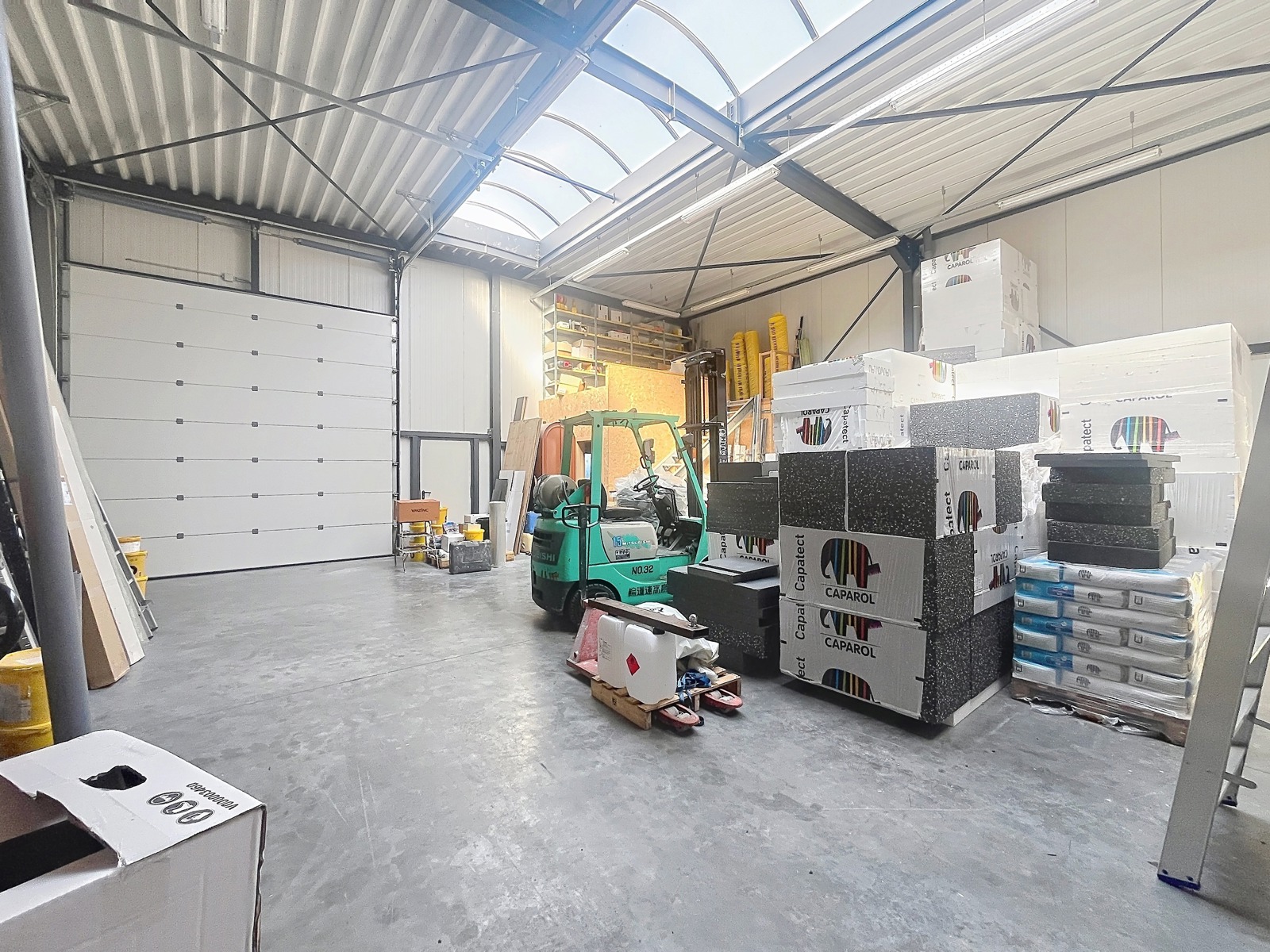 Centraal gelegen, Bouwgrond + Magazijn (144 m²) ! - foto 4