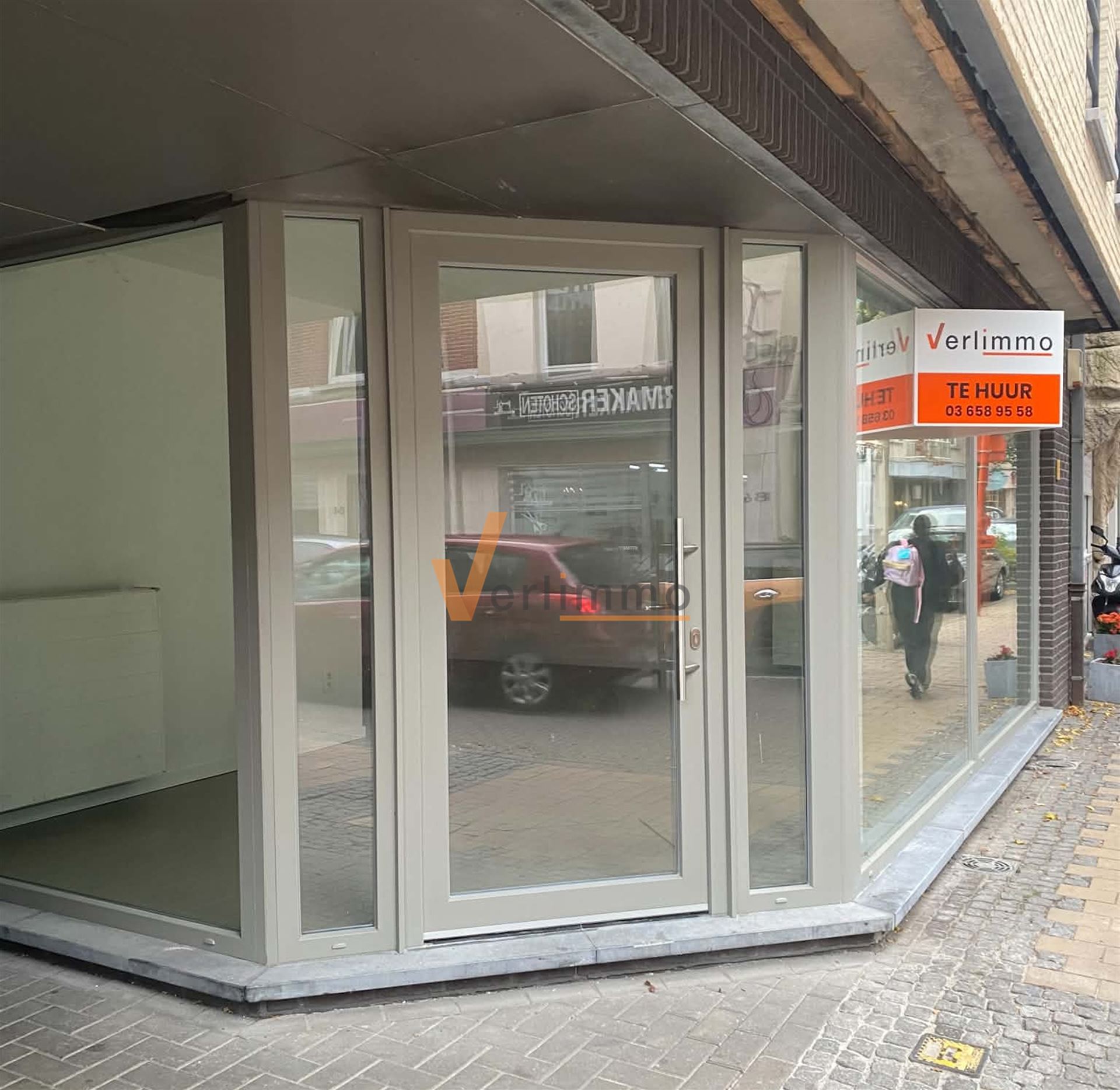 Commercial à louer à Schoten