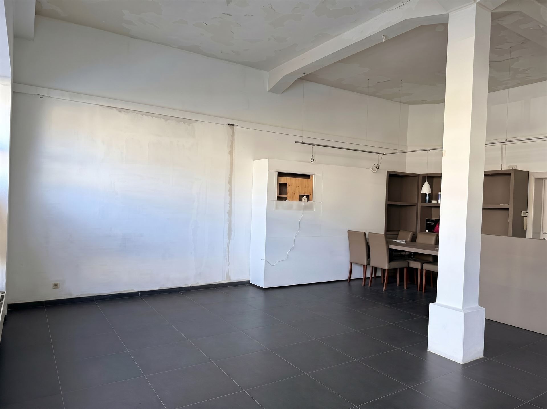 Commercial à louer à Maasmechelen avec 2 chambres - photo 5