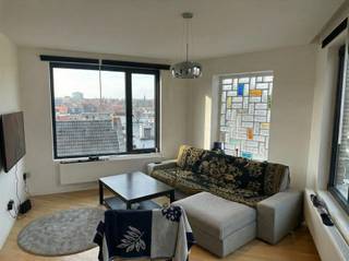 Dit gerenoveerd dakappartement is gelegen in de Zandvlietstraat in Antwerpen en combineert hedendaags wooncomfort met authentieke elementen die...