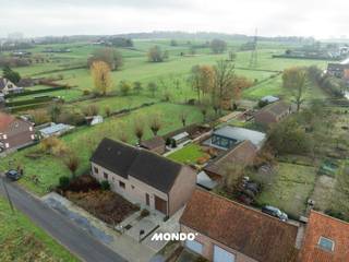 Ontdek dit unieke vastgoed : een charmante woning in hoevestijl op een royaal perceel van maar liefst 1,56 ha. Een droomlocatie die landelijke...