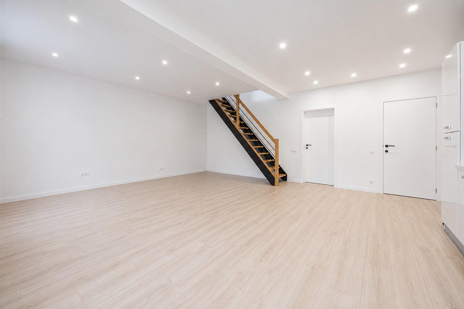 Prachtig gerenoveerde duplex met 3 slaapkamers en autostaanplaats - foto 5