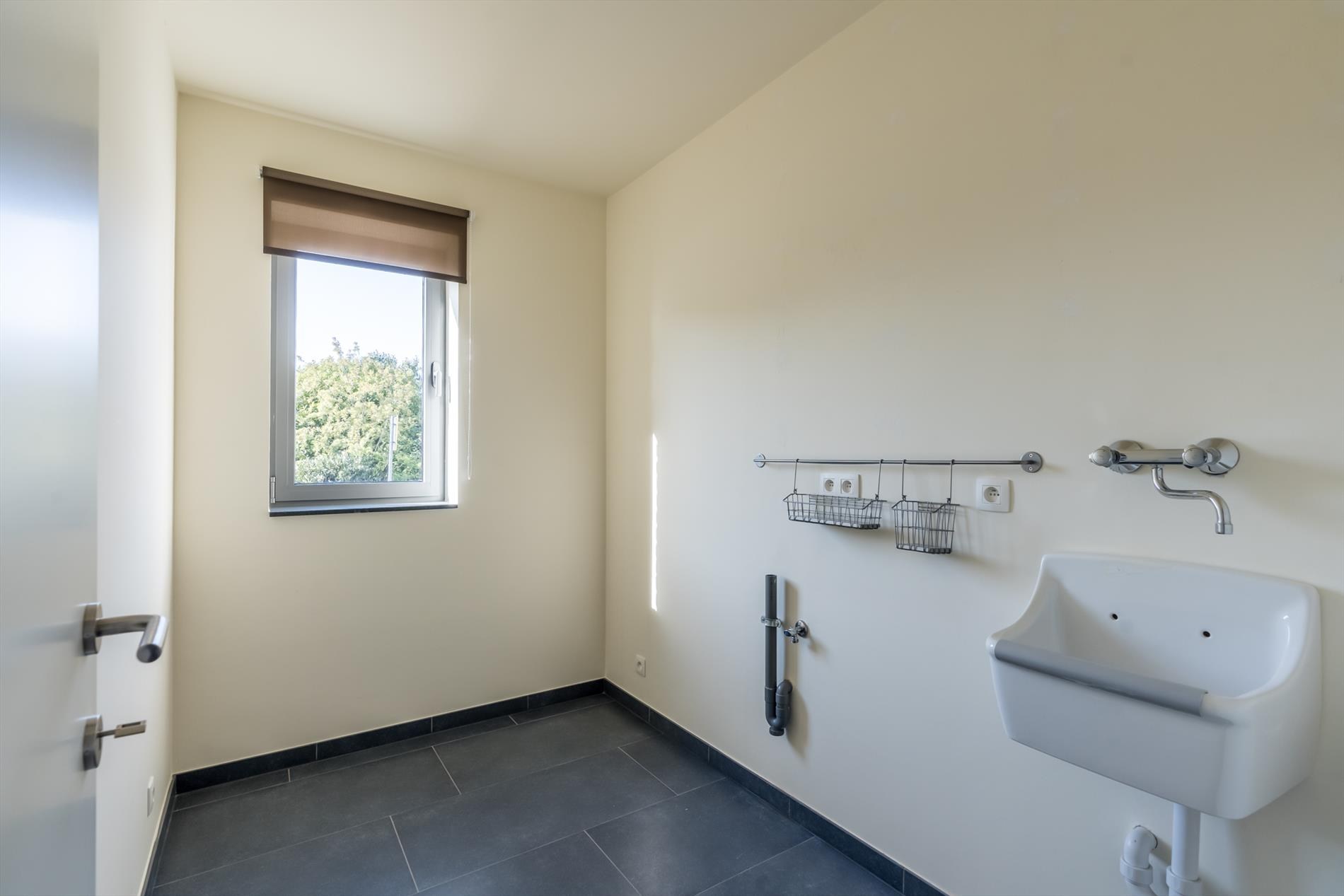 Ruime instapklare woning met 4 slpks nabij het centrum van Balen ! - foto 4