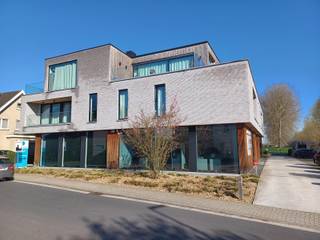 Centraal gelegen langs de Expresweg N45 Aalst-Ninove en op minder dan 3 km van oprit E40 Aalst.Te huur: in moderne residentie: stijlvolle penthouse...