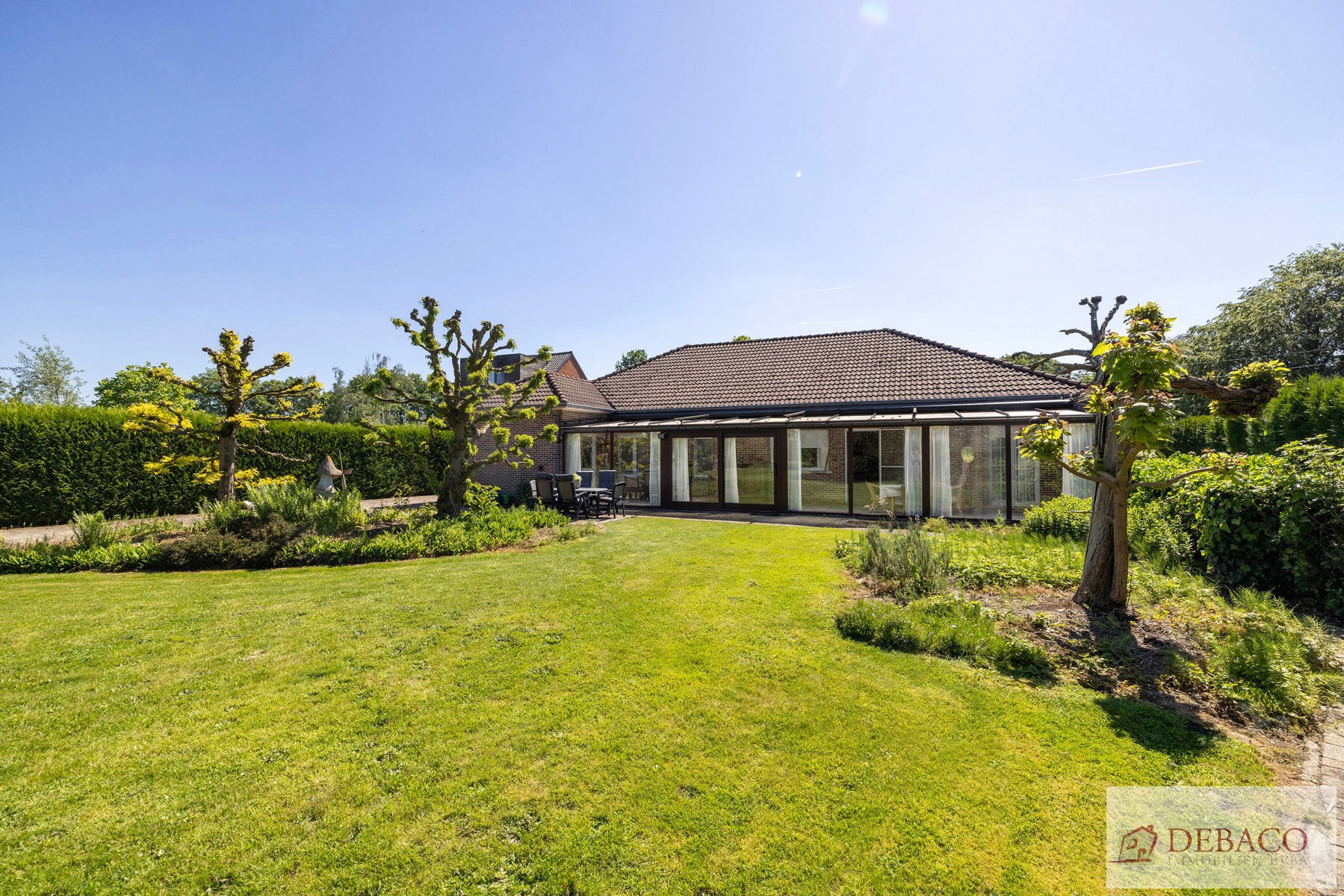 Mooie laagbouwwoning op riant perceel van 2.196m² te Itegem! - foto 4