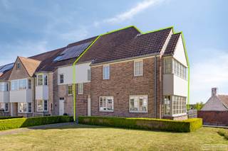 Welkom in deze verrassend ruime woning gelegen in de Kapellestraat 10A te Tiegem. Deze eigendom maakt deel uit van een bijzonder woonconcept...