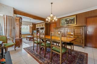 Op een goede locatie te Booischot bevindt zich deze te renoveren woning met 2 slaapkamers, garage en ruime tuin. U bevindt zich vlakbij het...