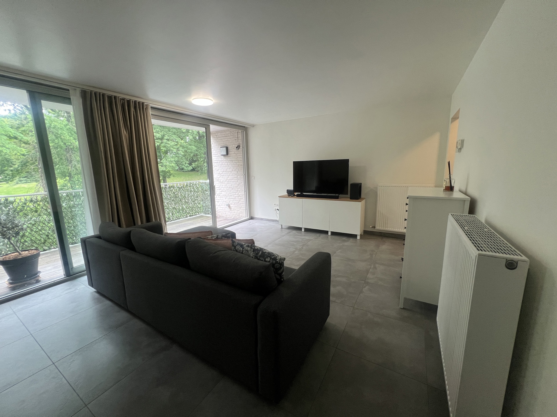 Ruim appartement met uniek groen uitzicht in hartje Genk - foto 4