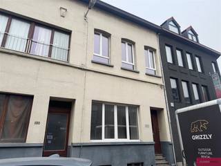 Maison mitoyenne à 'Den Dam'.Cette maison est située à quelques pas du Park Spoor Noord et a été récemment rénovée en grande partie.Aménagement :...